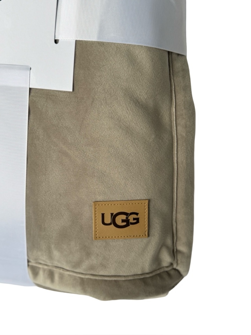 UGG Throw Blanket, Neutral Warm Taupe / Beige, Reverses to White Faux-fur, Soft - Picture 2 of 7